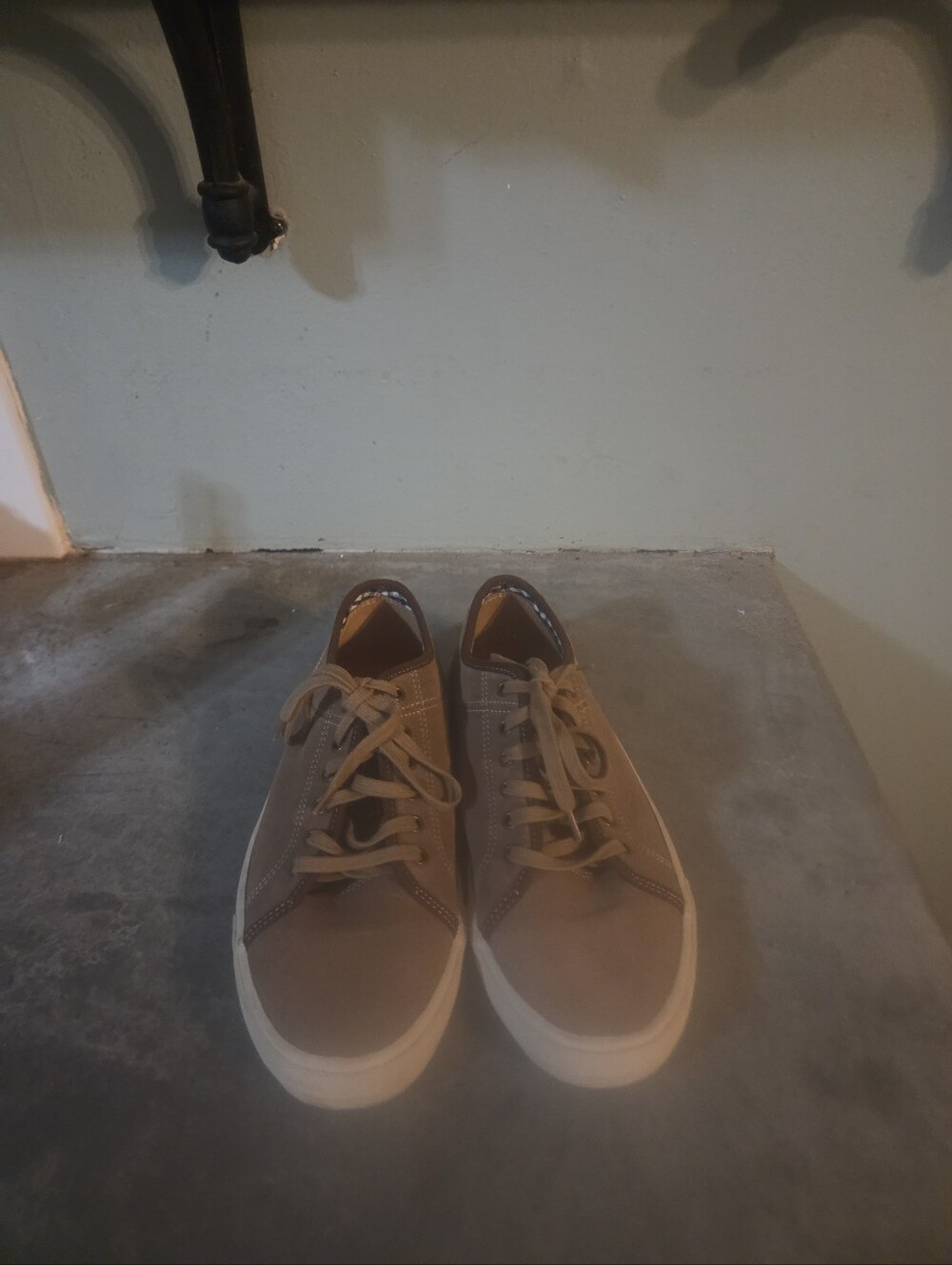Florsheim Limited Edition Men's Low-top Suede Sneakers Brown/white Sole.  9M